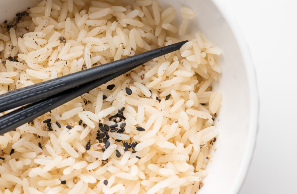 Many rice. Рис. Полезный рис. Чем полезен рис. Слипшийся рис.